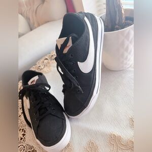 Nike woman Black and White Sneakers